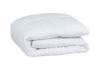 Couette blanche moelleuse pliée