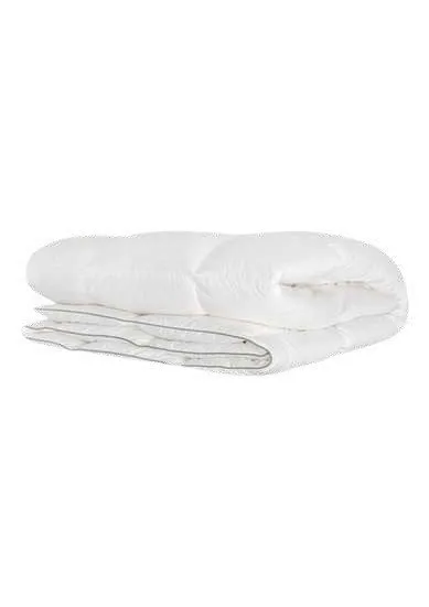 Couette en duvet blanche pliée