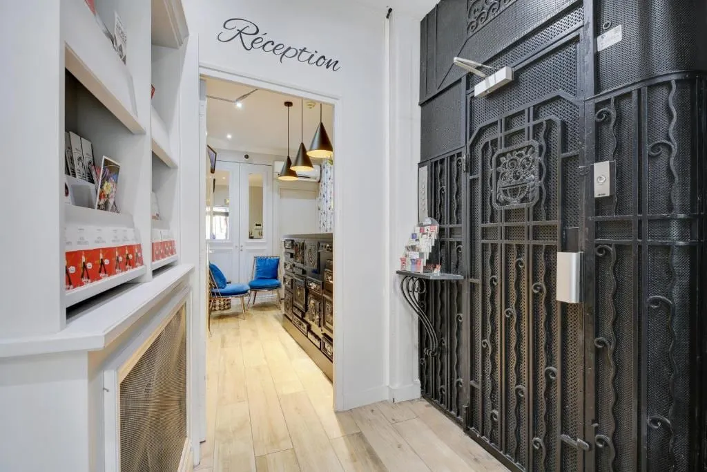 Hôtel Riviera Élysées, Paris: Reception