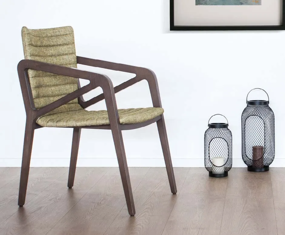 Fauteuil Deià au design dynamique