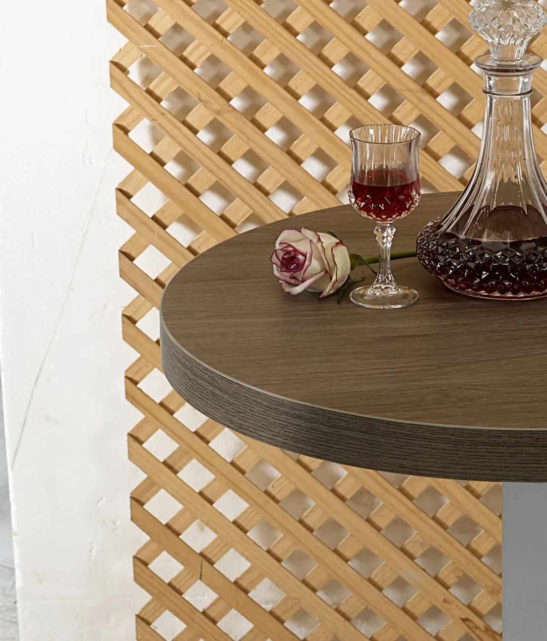 Table de restaurant ronde en bois sur piétement noir
